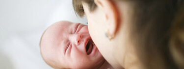 Gases y cólicos en bebés: cuál es la diferencia y qué podemos hacer para aliviarlos