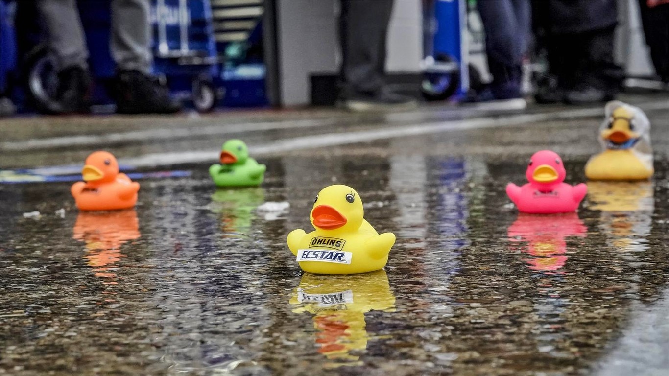 Silverstone y el asfalto incapaz de drenar la vergüenza del GP de Gran Bretaña