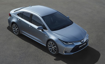 Toyota Corolla Sedán: el regreso de una berlina de Toyota a España es un coche híbrido, para primavera de 2019