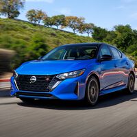 Nissan Sentra baja de precio en México y ahora es uno de los sedanes más baratos: hasta 100,000 pesos menos