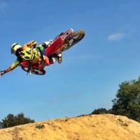 Esta vez sí que tenemos un "choca esos cinco" en toda regla gracias a Valentin Teillet 