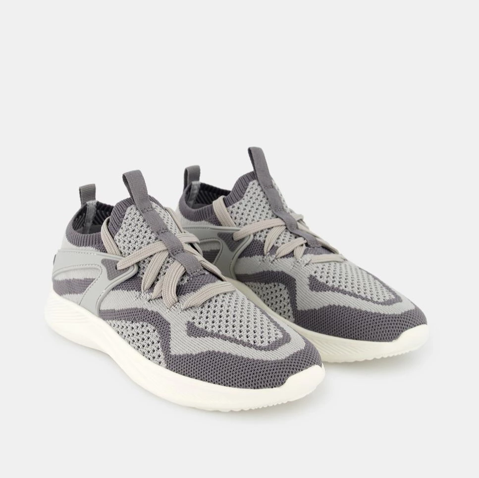Zapatillas deportivas con suela fantasía y estilo calcetín
