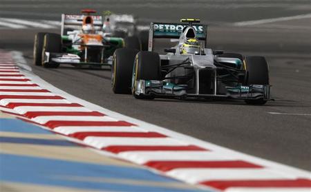 Nico Rosberg no es sancionado por sus maniobras con Lewis Hamilton y Fernando Alonso