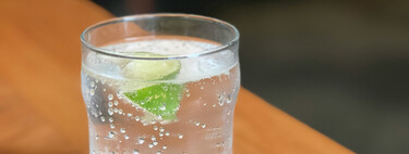 Los poderes desconocidos del agua con gas: hidrata, evita la hinchazón y ayuda a combatir el estreñimiento