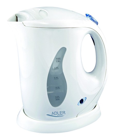 Por 11,75 euros tenemos el hervidor de agua de 600 mililitros Adler AD 02 en Amazon