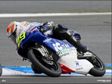 Andrea Ianonne da la sorpresa en 125