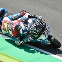 Álex Márquez se pone al frente de Moto2 en el baluarte de los italianos 