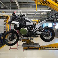 Así fabrica BMW su GS: 15 minutos de puro placer mecánico y eficacia artesanal alemana para crear la reina de las trail