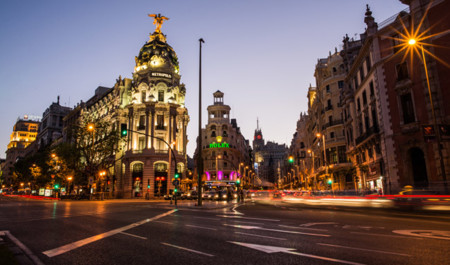 Cómo funcionan los semáfaros con cámara que multan en Madrid y por qué están en entredicho