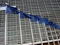 Las grandes tecnológicas sacan la artillería para defender su posición en Europa 