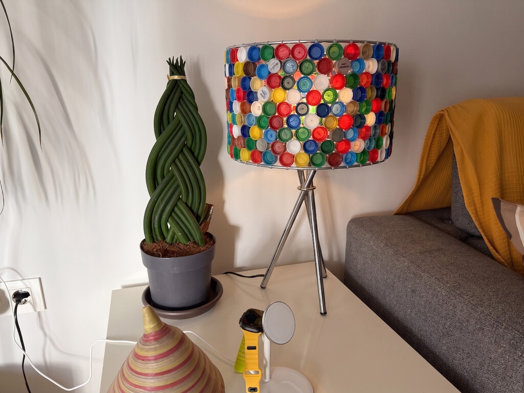 Tres ideas originales para reutilizar los tapones de botellas de plástico y darles otro uso: puedes crear hasta lámparas