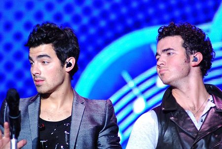 Joe Jonas dice que hasta aquí hemos llegado y comienza su carrera profesional en solitario