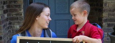 La tierna y adorable foto de madre e hijo durante el primer día de clases de ambos 