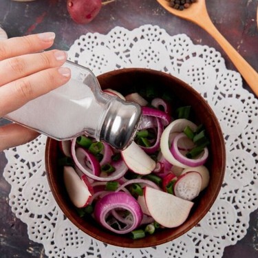 Trucos para quitarle lo salado a la comida y salvarla: la mayoría de los ingredientes los tienes en el refri