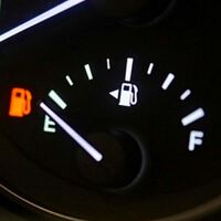 Muchos piensan que es porque está vacío, pero esto es lo que en realidad significa la E en el medidor de gasolina 