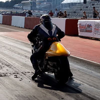 ¡Explosiva! Esta Suzuki Hayabusa con motor eléctrico de 200 CV iguala al Bugatti Chiron en el cuarto de milla