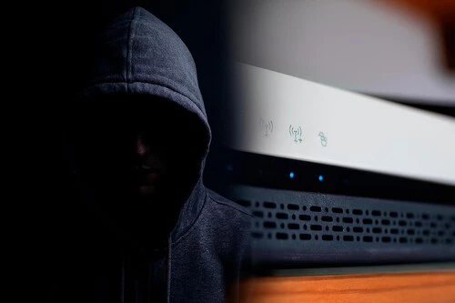 Intruso Router Portada