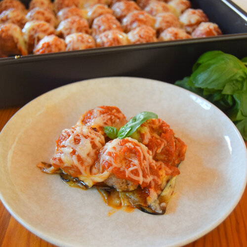 Albóndigas a la parmesana: el delicioso plato italiano que combina verduras con carne  