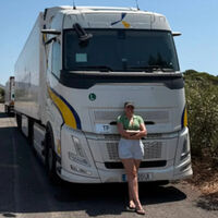 Miriam, camionera argentina que trabaja en Europa: "Paso hasta 24 días fuera y, al volver, tengo tres o cuatro para ver a mis amigos y descansar" 