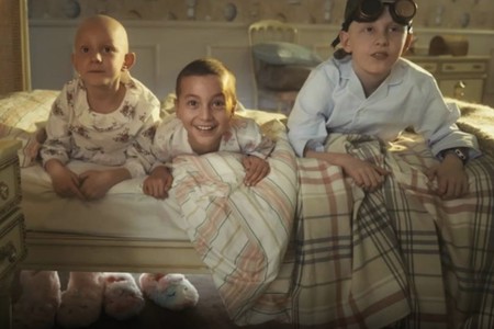 “La alegría también cura”: el spot para concienciar sobre el cáncer infantil que apuesta por el juego y las risas a ritmo de rap