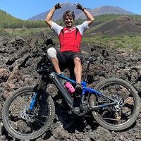 Lluvia de críticas a Carlos Checa en Tenerife por circular en bicicleta de montaña por una zona natural protegida
