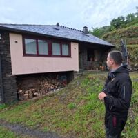 Álvaro, de 39 años, vive solo en un pueblo perdido de Asturias: "Mi padre me contaba muchas anécdotas de cuando venía de pequeño en verano" 