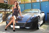 Hola, soy Tamara Ecclestone y este es el Ferrari 599 GTO que me regaló papá Bernie