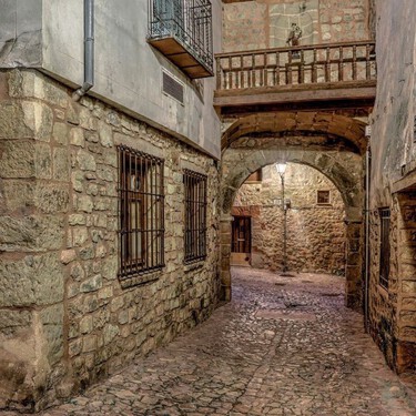 El pueblo medieval mejor conservado de Castilla La-Mancha está a dos horas de Madrid y se convierte en la escapada perfecta de este verano 