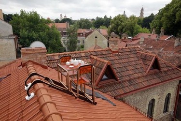 ¿Te atreverías a tomar el té en lo alto de tu tejado? Aine Bunikyte cree que sí