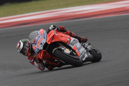Jorge Lorenzo volvió a perderse en Argentina: sólo 1 punto gracias a la penalización de Márquez