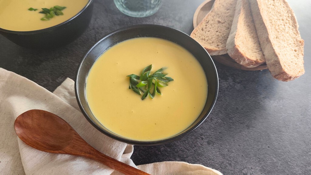 Corn potage, receta de la cremosa sopa de maíz japonesa que se elabora con ingredientes occidentales