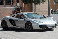 Hannah Montana ya pasea su McLaren MP4-12C