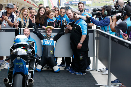 Romano Fenati Arrodillado Parque Cerrado