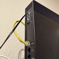 Tu router puede tener unas conexiones muy extrañas. Te cuento cómo puedes usarlas y dopar tu teléfono
