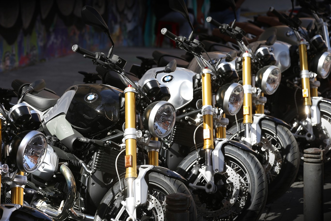 Cuatro contra uno: nos enfrentamos a las BMW R NineT retro-premium de 2017