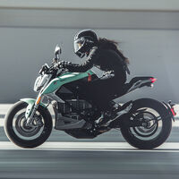 Calma: Europa quiere prohibir los vehículos de combustión en 2035, pero podrás seguir comprando motos de gasolina