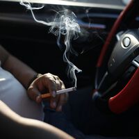 El Gobierno aprueba la nueva Ley Antitabaco: prohibido fumar y vapear en los coches de empresa y multas de 200 euros 