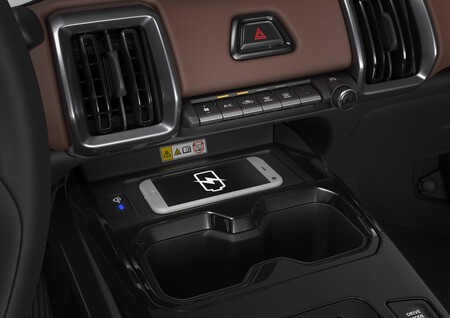 Suzuki e Vitara interior