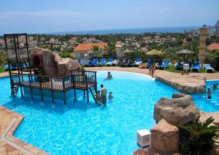 Vigilar a los niños en la piscina: cuestión de seguridad y respeto