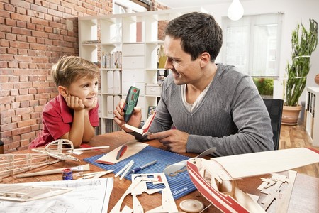 Ofertón en la pistola termofungible Bosch DIY GluePen, ideal para manualidades: cuesta sólo 25 euros en Amazon