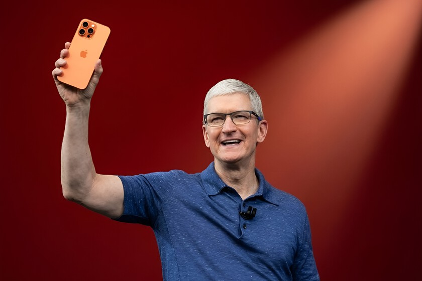 Tim Cook da el último golpe antes de dejar de ser CEO de Apple: "Desgraciadamente, los aumentos de precios son inevitables"