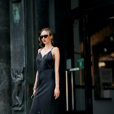 Estas sandalias de piel no piel hacen match con los conjuntos de lino y cuestan menos de 18 euros 