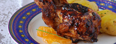 Codornices asadas con glaseado de naranja, sirope de arce y whisky. Receta de Navidad