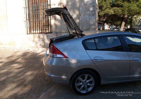 ¿Dejarías que el cartero abriera tu coche para dejar un paquete?