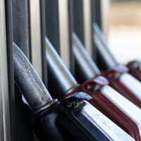 Convertir contaminación en gasolina verde: científicos españoles pueden tener la llave para salvar al coche de combustión