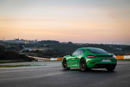 Porsche 718 Cayman GTS 2020 trasera lateral