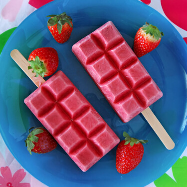 Receta fácil de polos cremosos de fresa y yogur griego