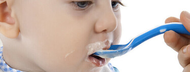 De la lactancia a la cuchara: siete consejos para que el bebé acepte bien este importante cambio en su alimentación