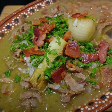 Usa tocino para darle un giro a la carne en su jugo estilo Guadalajara