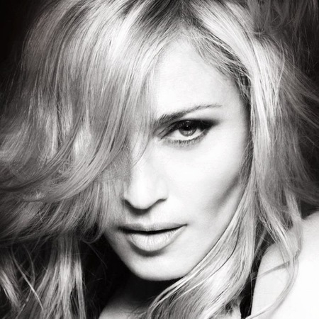 Madonna, que no te enteras, que en Rusia defender a los gays sale bastante caro...